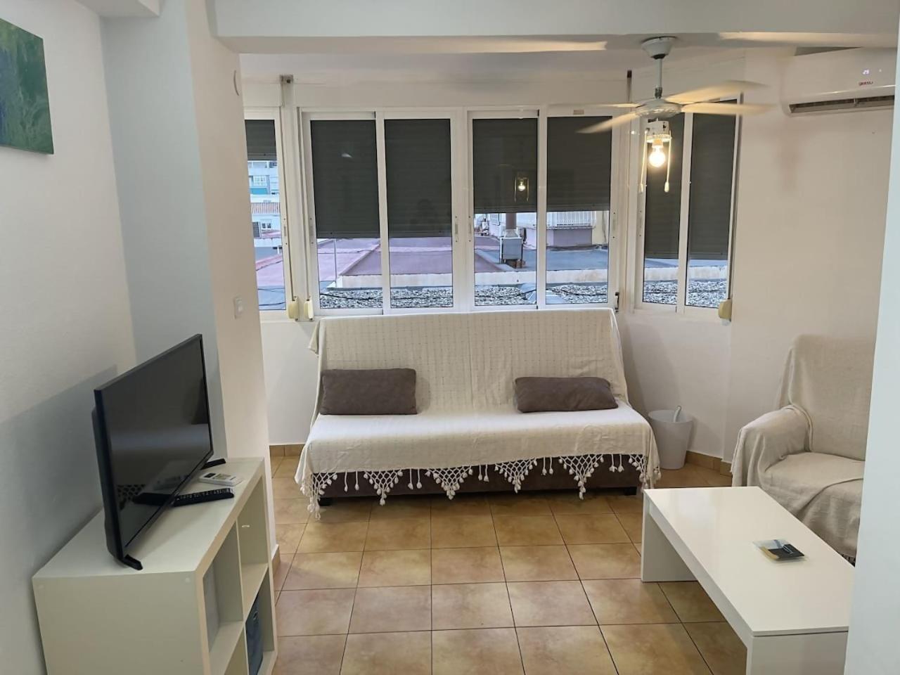 Apartamento Centrico Plazamar 4 Piscina Torre Del Mar Luaran gambar