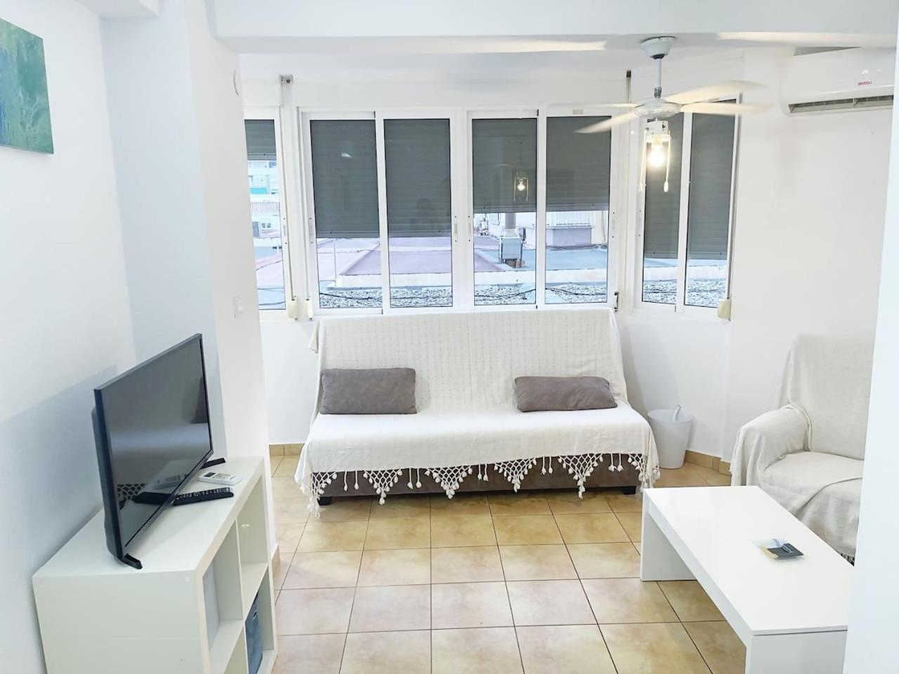 Apartamento Centrico Plazamar 4 Piscina Torre Del Mar Luaran gambar