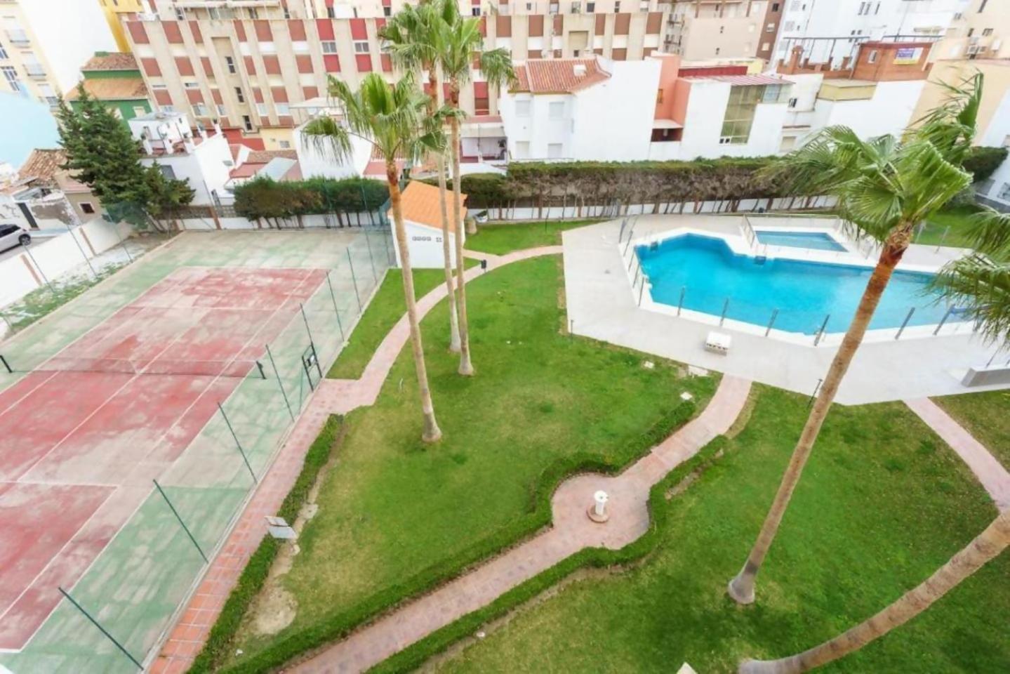 Apartamento Centrico Plazamar 4 Piscina Torre Del Mar Luaran gambar